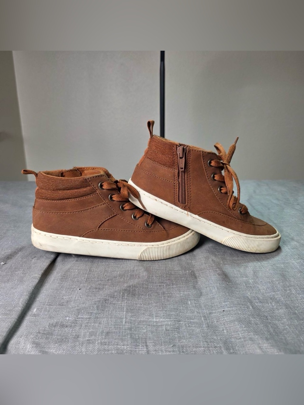Cat & Jack Toddler Boys High Top Sneakers Shoes Brown Cognac Side Zip Size 2